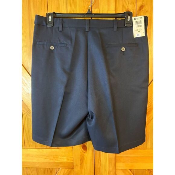 HAGGAR Cool 18 Performance Navy Pleated Shorts Size 36 NWT (8729) - Picture 3 of 3